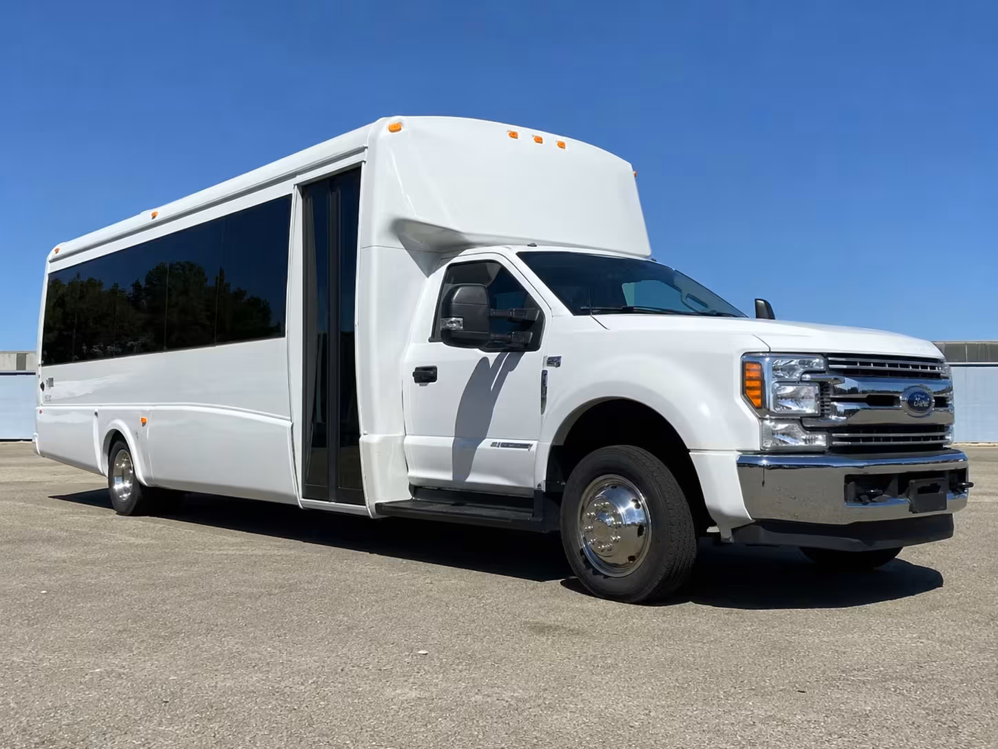 lawrence 18 passenger minibus rental